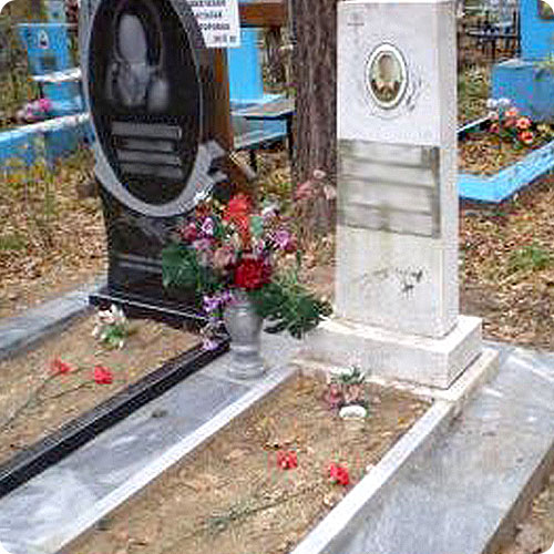 Благоустройство могил | Монтаж деталей цветника